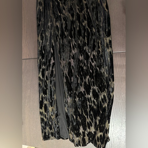 BCBGMaxAzria Jaxon One-shoulder Black/Gold Velvet Evening Dress sz 6 (Like New!) - Picture 9 of 16